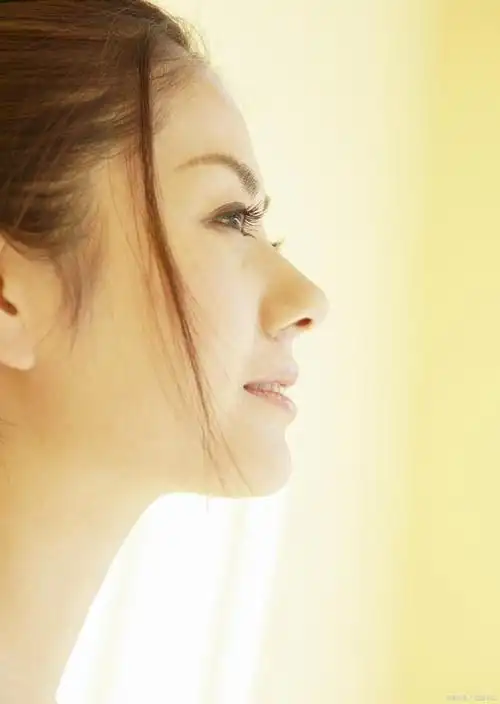 什么样的侧颜好看|你是属于正脸不出彩,但侧脸好看的类型吗?