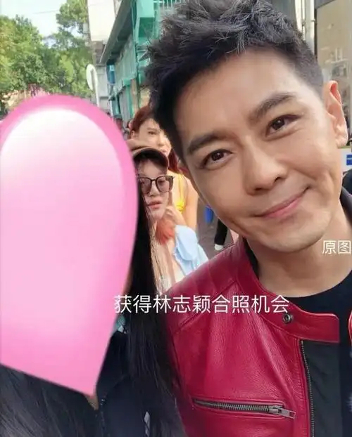 49岁林志颖现身饼店引关注,远看近看两种状态,近看苍老难辨认!