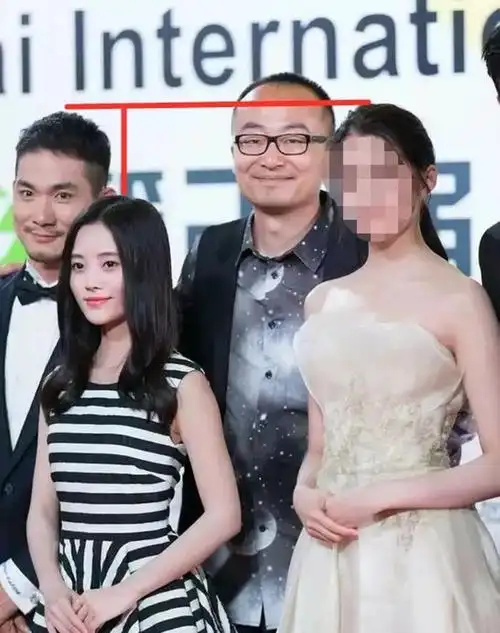 已知格格百度百科身高173,去掉官方水分3cm,鞠婧祎的额头仅仅到她的