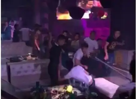 为争车位长沙两酒吧爆发大规模群殴