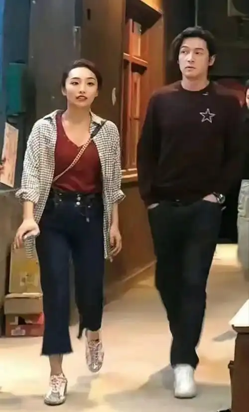胡歌老婆黄曦宁近照流出,我现在知道胡歌为什么要娶她了-蘑菇号