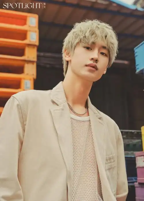 刘彰街头穿行质感大片##刘彰聚光杂志五月刊封面