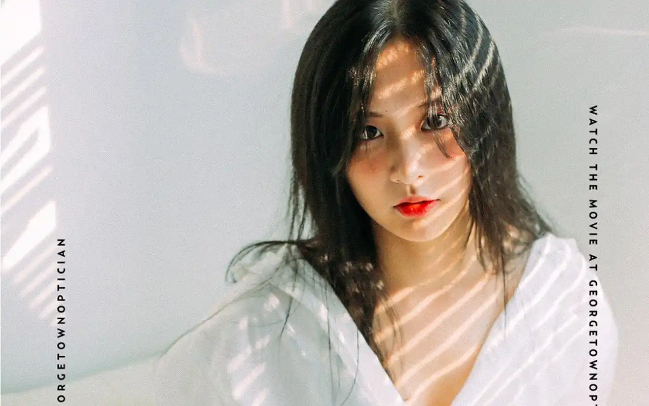 逆光美女性感图片高清桌面壁纸