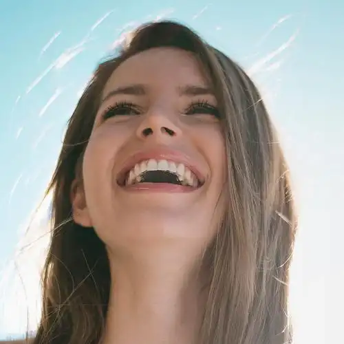 节日送礼物不如送一辈子灿烂笑容触手可及的爱情