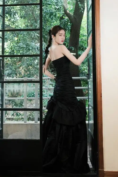 雅致与浪漫同在.#上海国际电影节#演员张雪迎已就位!