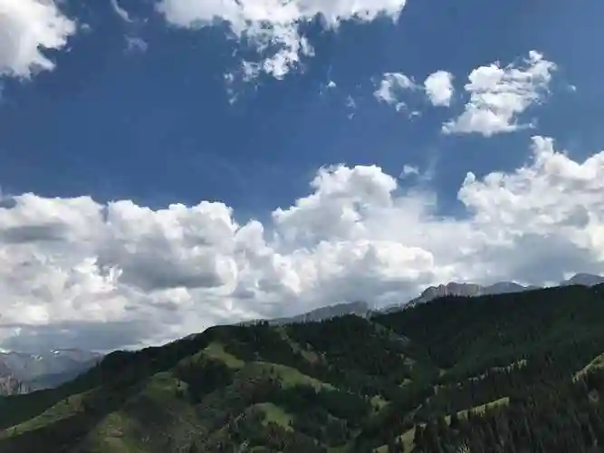 伊犁旅游景点介绍这里是新疆最美的旅游胜地