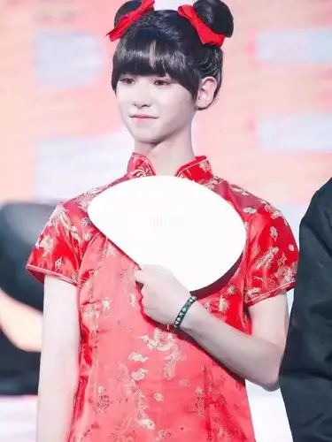 黄明昊女装也太甜了吧