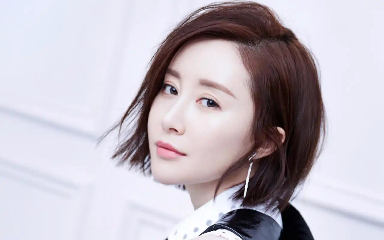 舒畅最新清爽迷人写真大片桌面壁纸