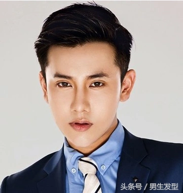 大脸男士短发发型图片 自然,脸大可以瘦,头大却改不了!