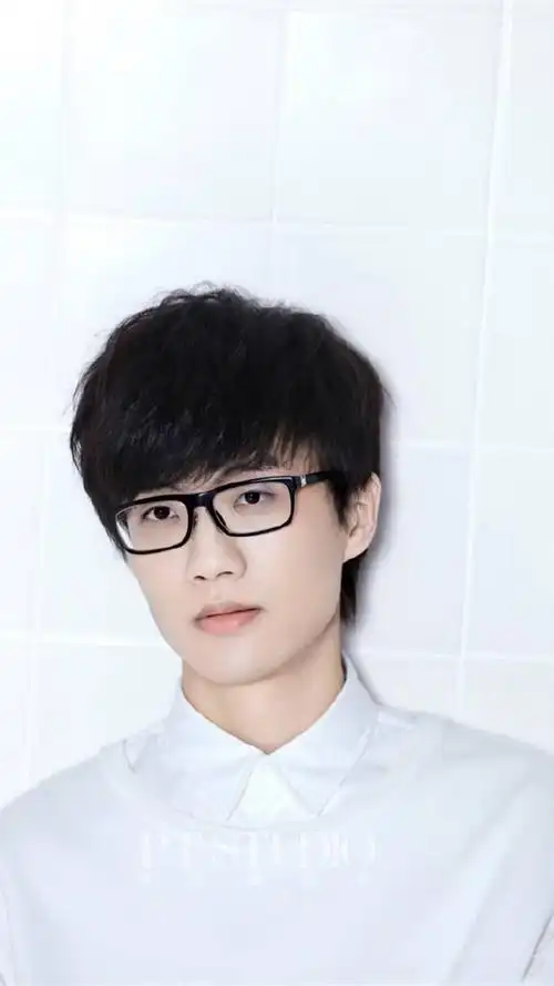 歌手许嵩时尚写真