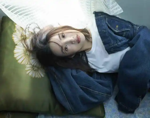 林依晨英国游学,被锁在阳台,爬5楼窗自救.