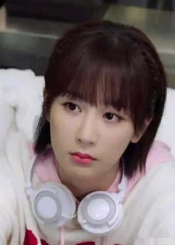 原创杨紫"佟年"原造型是长发?网友看完表示:还是短发好看