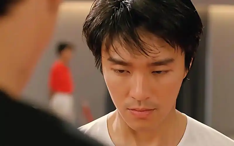 小时的我看到现在的我,会很陌生吧!# 周星驰