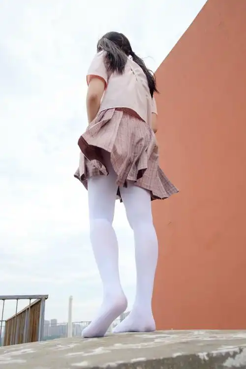 福利美图高中生的户外白丝