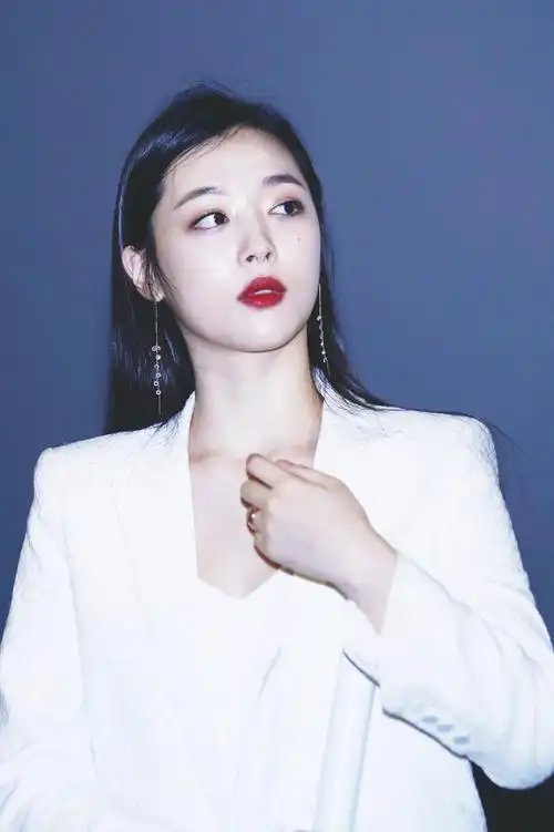 人间蜜桃崔雪莉ins