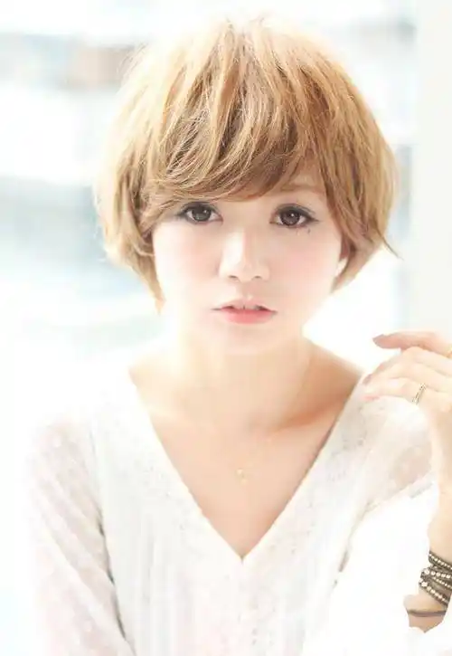 10款适合胖脸女生发型,时尚减龄又显脸小,好打理又显气质_脸型_圆脸