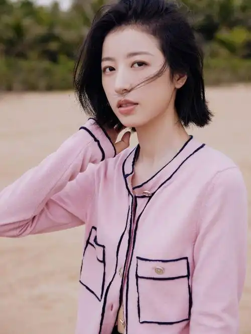 今年最流行的4款短发,太适合春天了!|发型|脸型|刘海|卷发|红唇|圆脸_