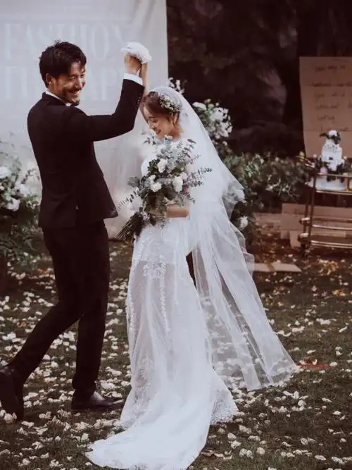 ins风电影感婚纱照丨爱在每个春夏秋冬