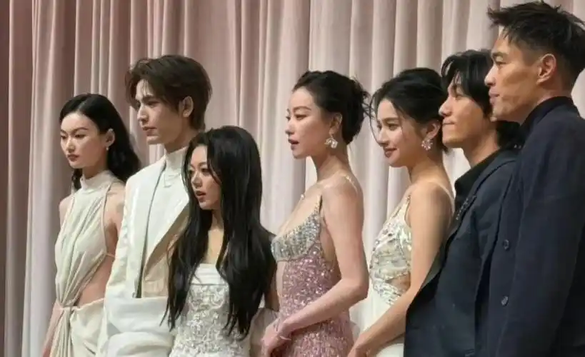 赵今麦倪妮同框被艳压,状态再次输给张婧仪,造型被指一言难尽