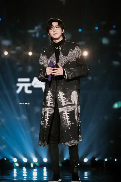 刘宇宁新歌fallinlove#|#刘宇宁跨年新歌舞台#【2021.12.