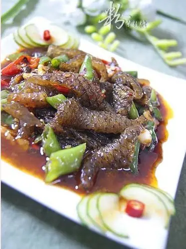 豆豉香辣酱炒鱼皮的做法