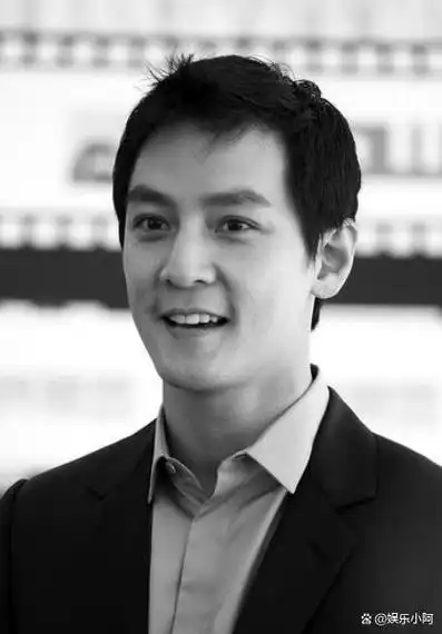 或许有人觉得吴彦祖的外表并不惊艳,但绝对没有人会说他不帅.