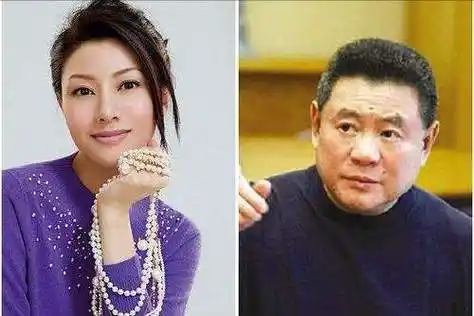 1,李嘉欣与大刘銮雄曾相恋十年,大刘极宠爱她,两人都真心付出过,她