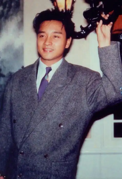 能不能给我发点张国荣的照片? - 知乎