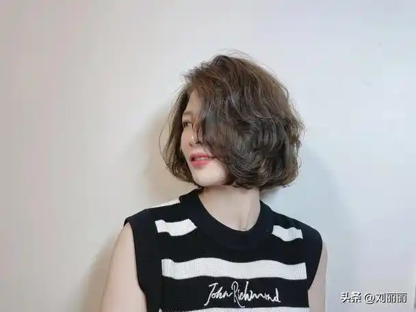 女士短发别乱剪,最火还是这三种,清爽自然真时尚