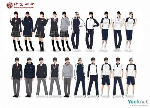 北京四中的学生们,身着优卡制式校服,在操场,教室,拍摄毕业照.