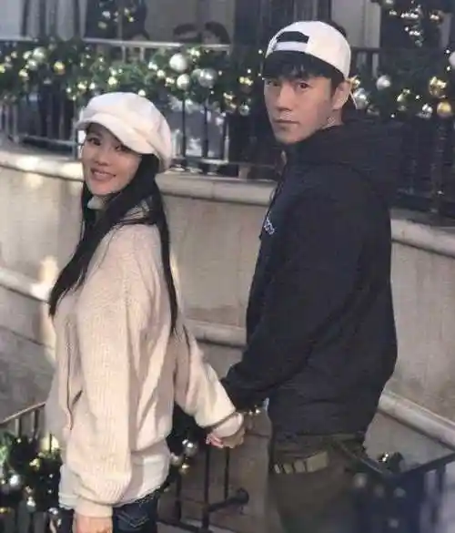 "夫妻同林鸟,大难互救情"伊能静秦昊共度难关!_人生_演艺_生活