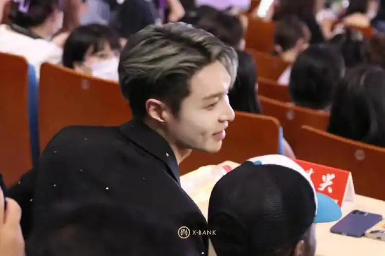 张艺兴脸是唯一的杀器