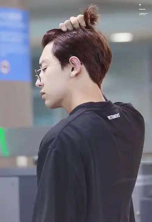 朴灿烈超话#斯文雅痞眼镜杀#朴灿烈可以拥有姓名