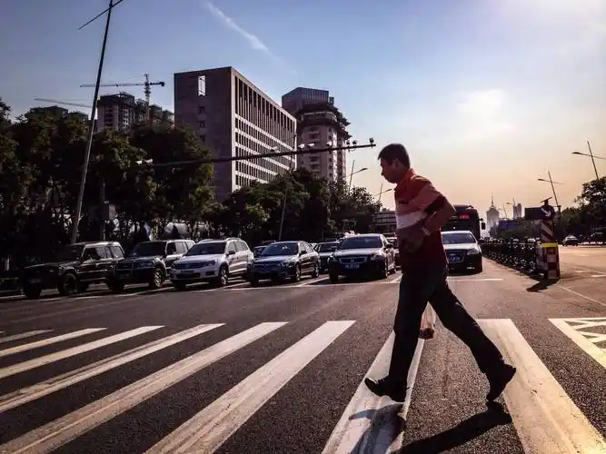交通事故行人过马路责任如何划分