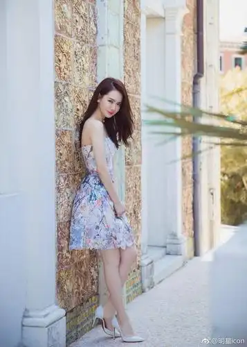 戚薇美照微调图曝光差太多网友p图太狠还学赵丽颖