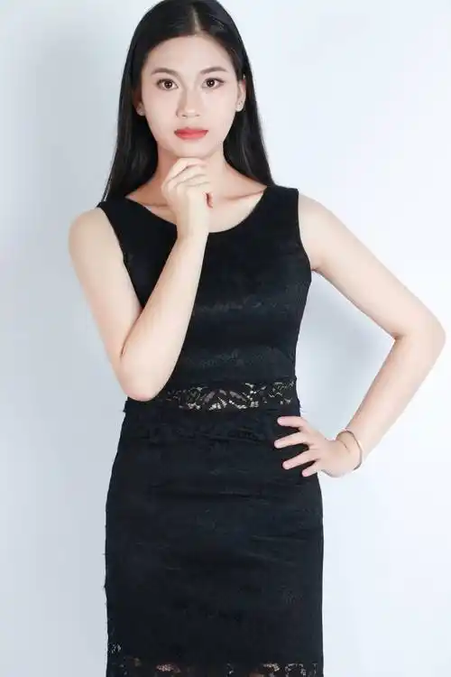 气质女神:模特辛思瑾散发迷人气息_产品_公司_品牌