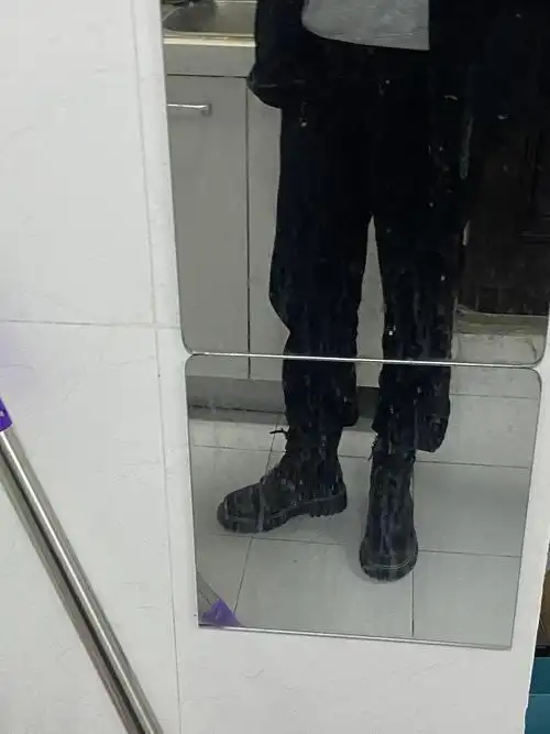 反馈组里安利的那家优衣库裤子,鼓包真的好严重