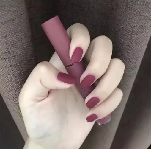 冬季纯色美甲显白又好看