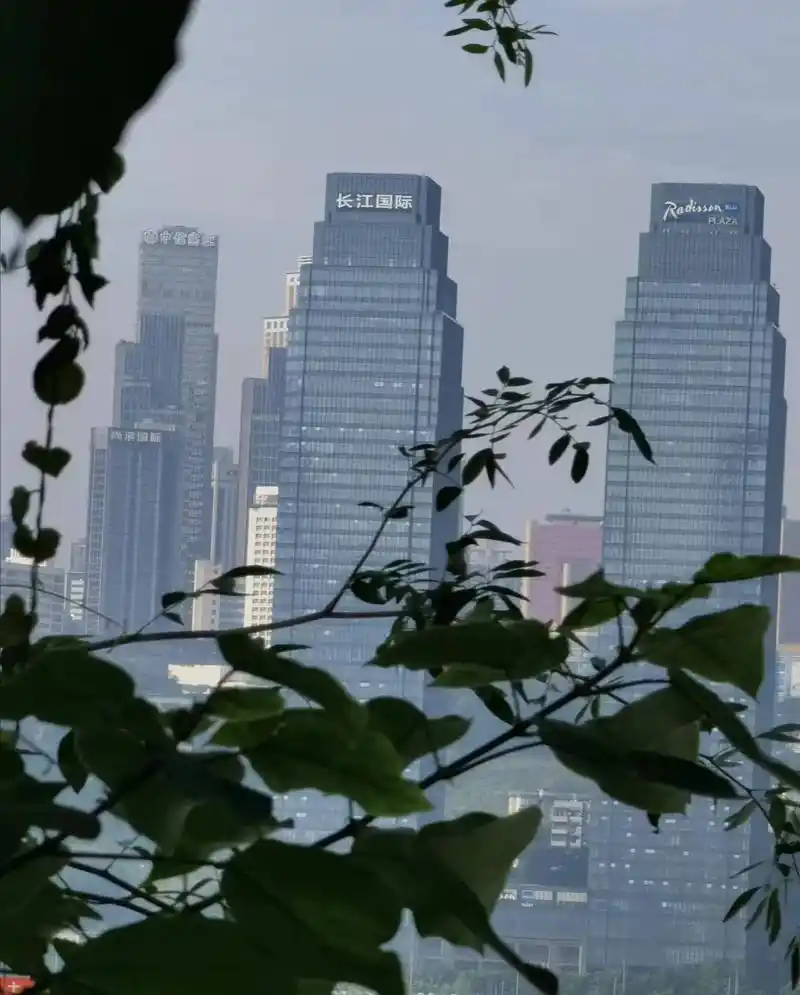 浅浅记录一下吧00#重庆之旅#打卡时代峰峻 到时代峰峻底下就 - 抖音