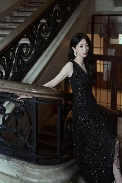 杨紫高定黑礼裙,真的好美啊,好有气质,一整爱住了
