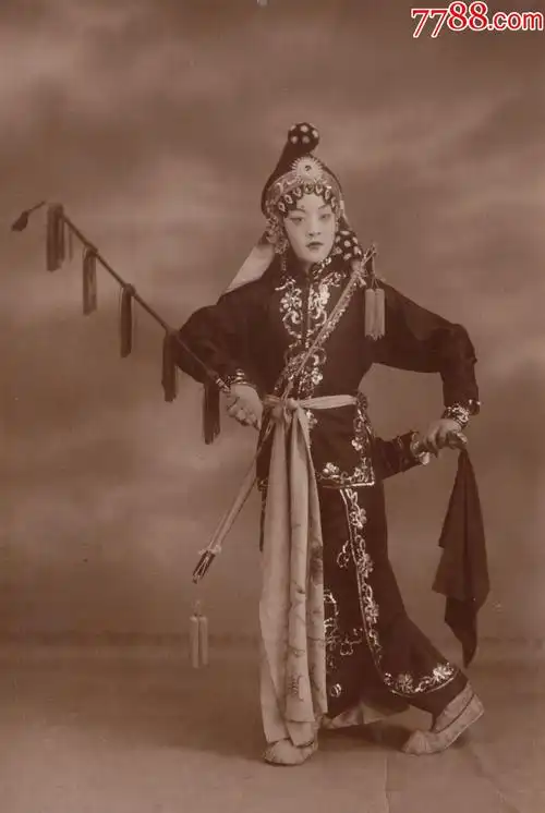 民国男子反串京剧戏装照片一对扮上女装气质佳照片尺寸为149101厘米