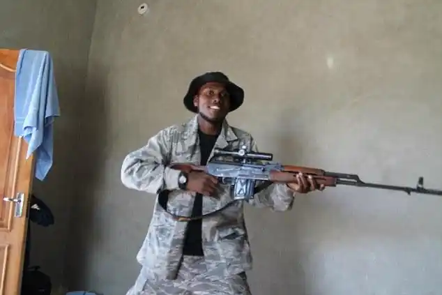 foley被isis杀害之前的39天,一个来自伦敦东部的恐怖分子在推特上发布