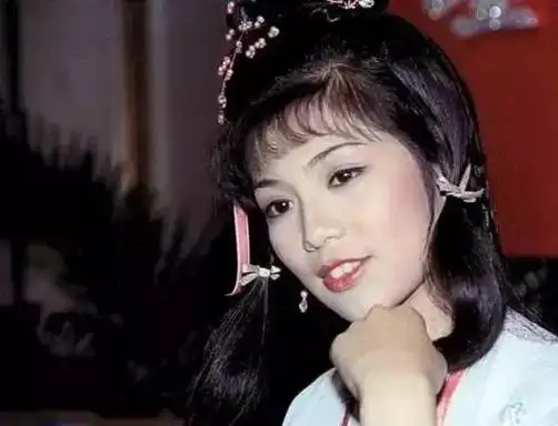 中国当代名人墓地盘点,张国荣离世16年仍未落葬!_梅艳芳