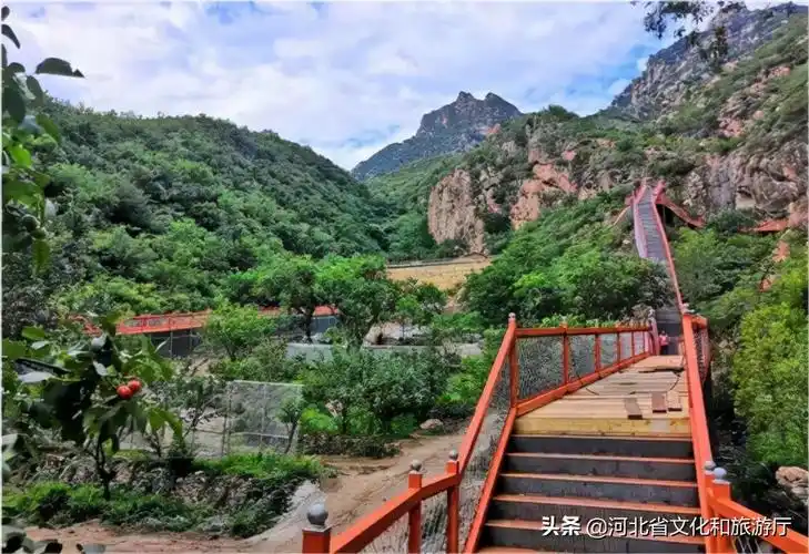 01狼牙山保定有许多特色景点都是在山间,非常适合一日游.下面小