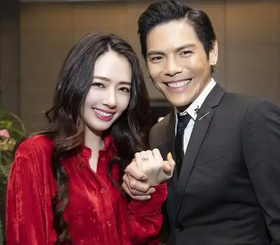 1,高晓松 老婆2,高晓松的几任老婆都是20多岁,为何婚姻都不长久?