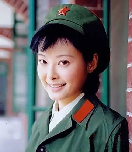【转载】庆祝八一建军节--中国部队的文艺兵女演员图片【7】