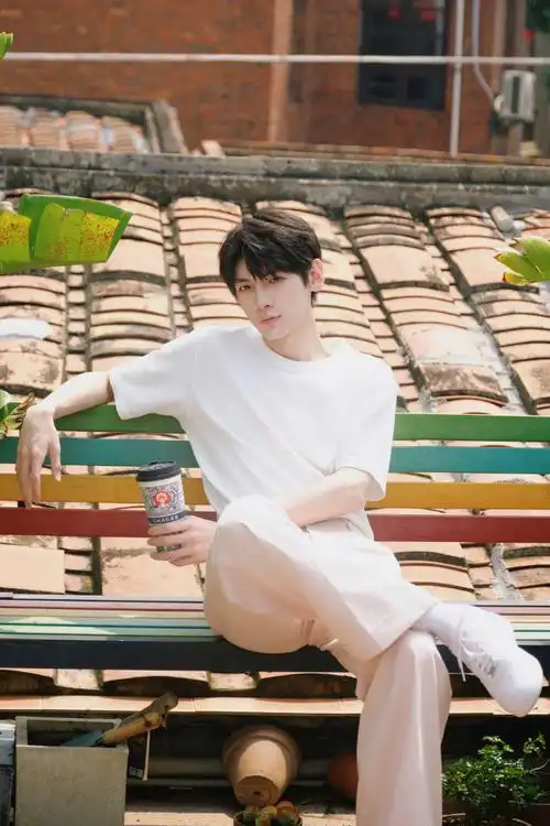 翟潇闻把霸王茶姬说成茶颜悦色