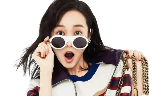 李一桐活泼俏皮写真图片桌面壁纸