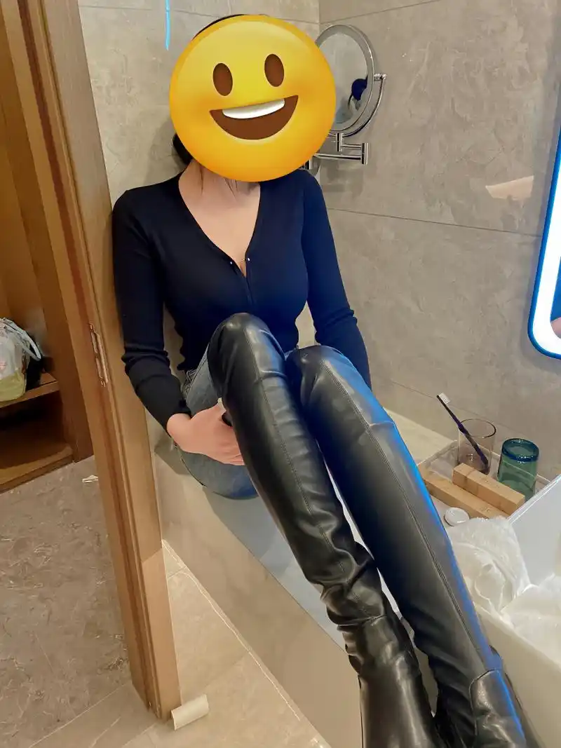 男朋友就喜欢让我穿长靴,怪捂脚的,真的有那么漂亮吗?#过膝长靴