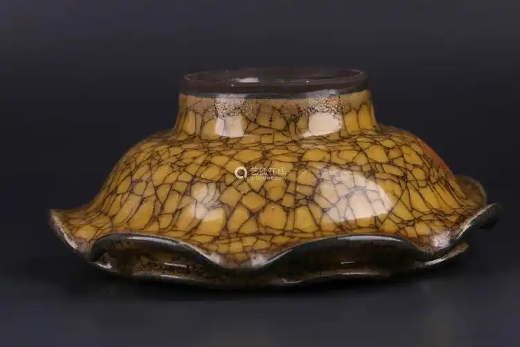 北宋官窑花口瓶